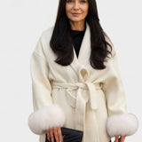 Dagmar™ | Elegant kappa med ekologisk päls
