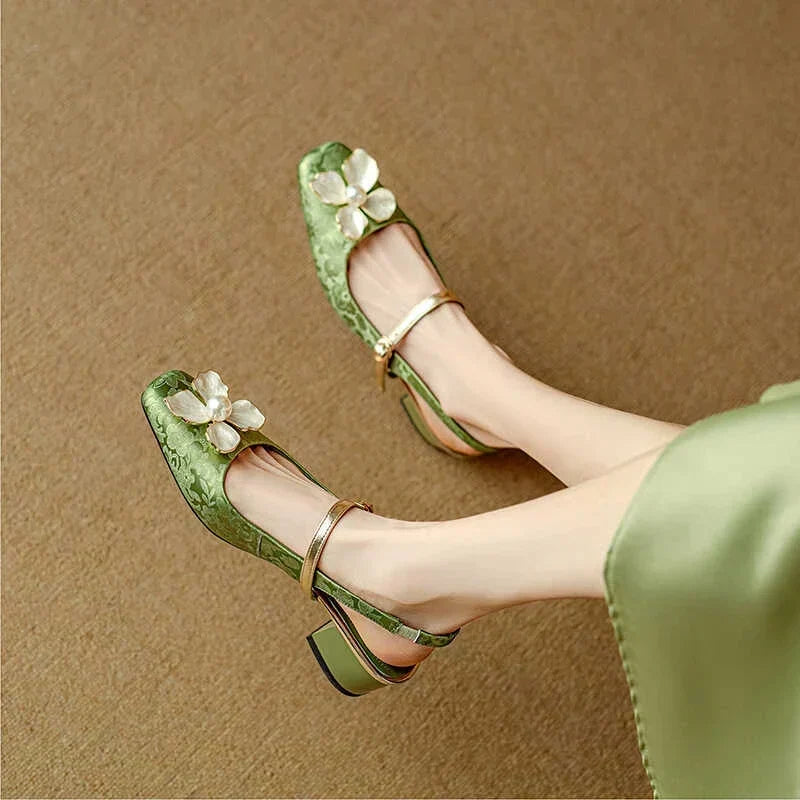 Silvia | Dekolleté Eleganta